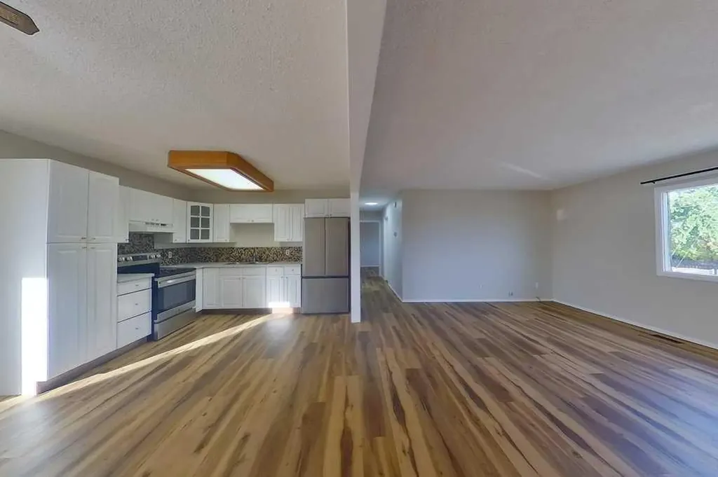 215 Broadway Avenue E Redcliff AB T0J 2P0