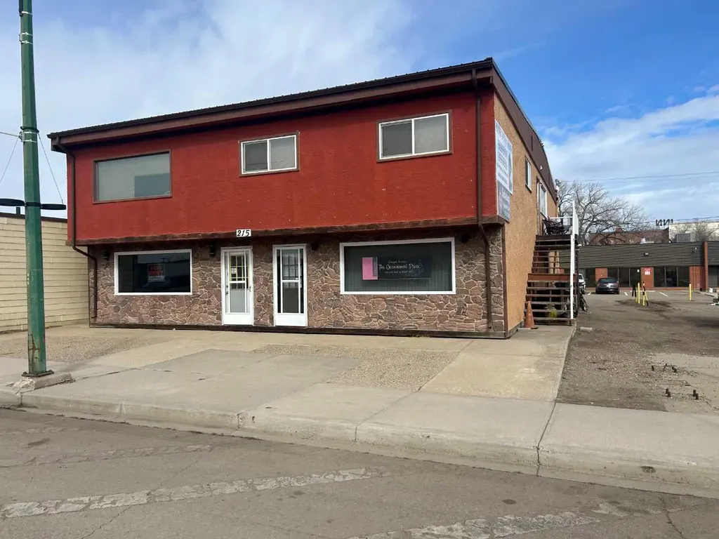 215 Broadway Avenue E Redcliff AB T0J 2P0
