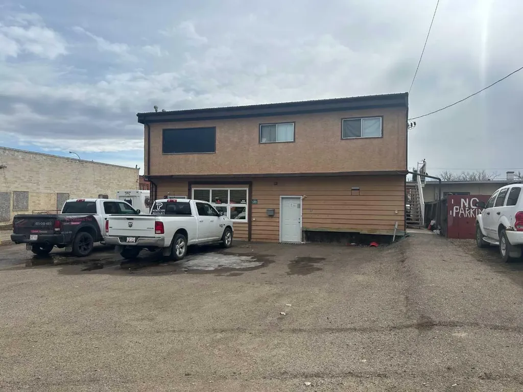 215 Broadway Avenue E Redcliff AB T0J 2P0