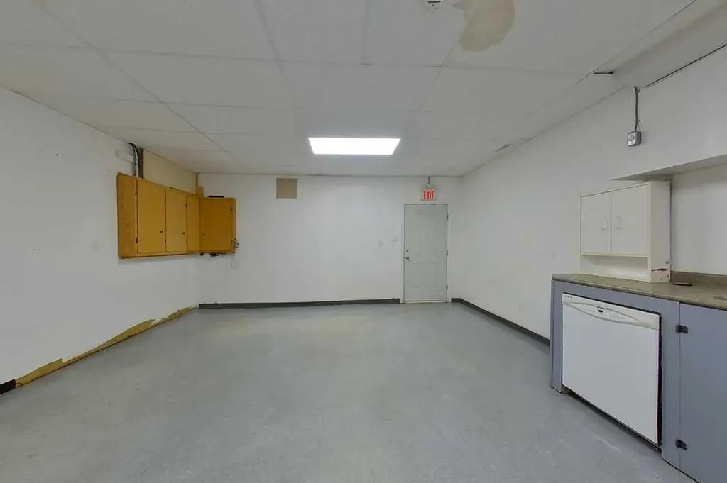 215 Broadway Avenue E Redcliff AB T0J 2P0