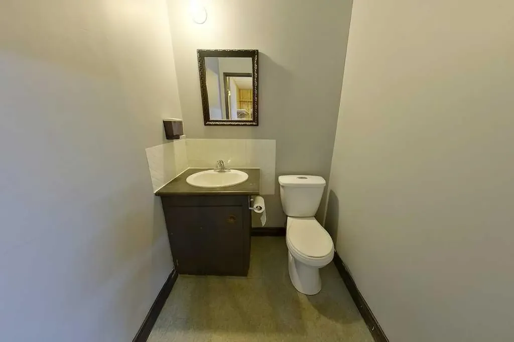 215 Broadway Avenue E Redcliff AB T0J 2P0