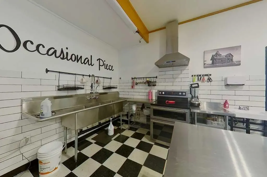 215 Broadway Avenue E Redcliff AB T0J 2P0