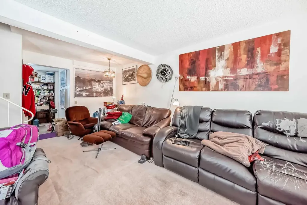 137 Bermuda Drive NW Calgary AB T3K 1H6