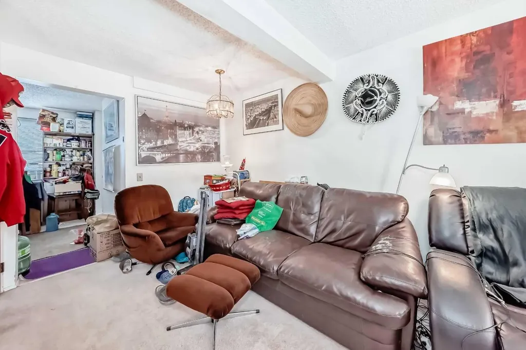 137 Bermuda Drive NW Calgary AB T3K 1H6