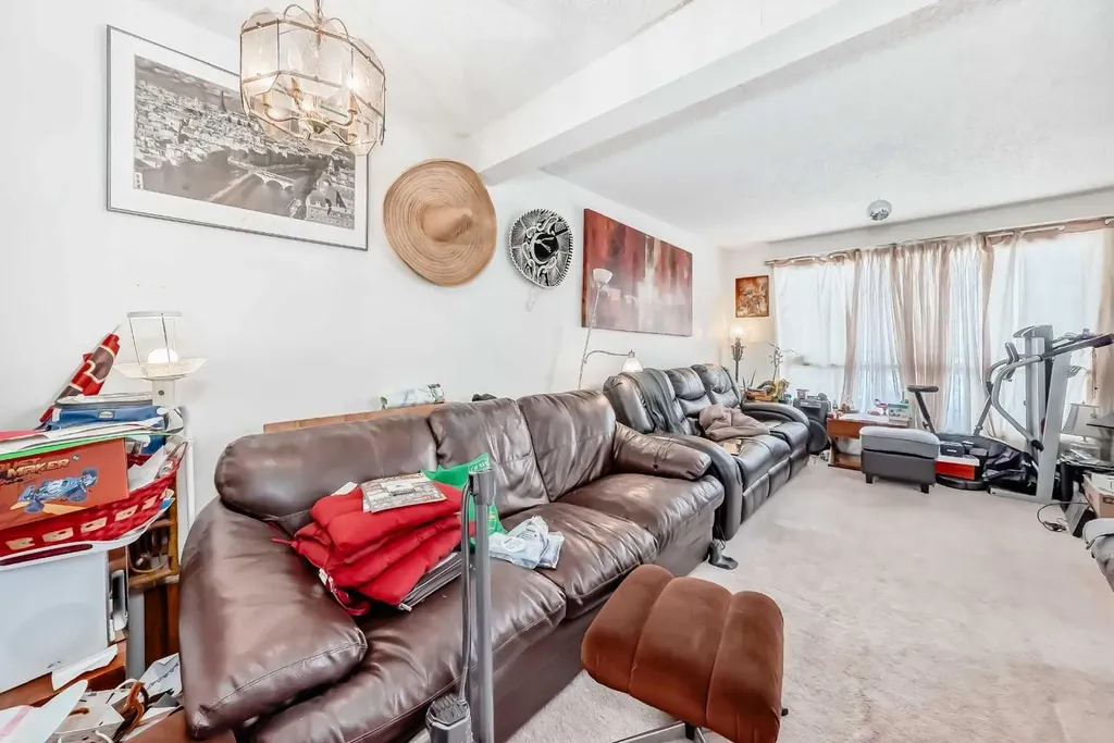 137 Bermuda Drive NW Calgary AB T3K 1H6