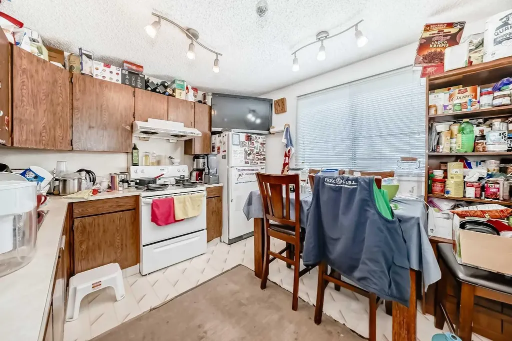 137 Bermuda Drive NW Calgary AB T3K 1H6