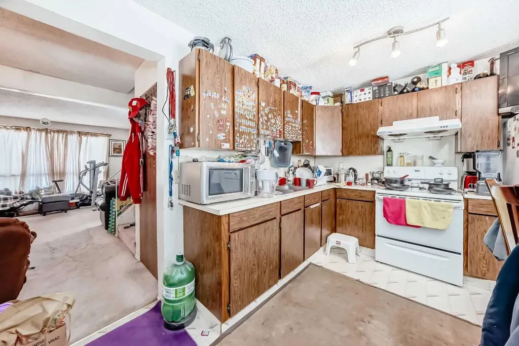 137 Bermuda Drive NW Calgary AB T3K 1H6