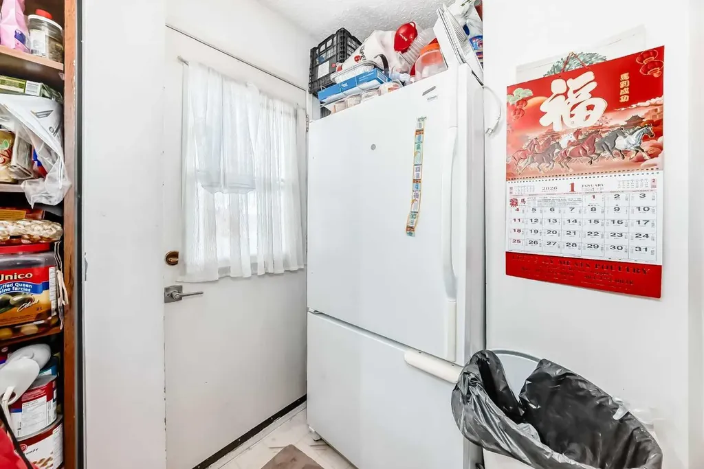137 Bermuda Drive NW Calgary AB T3K 1H6