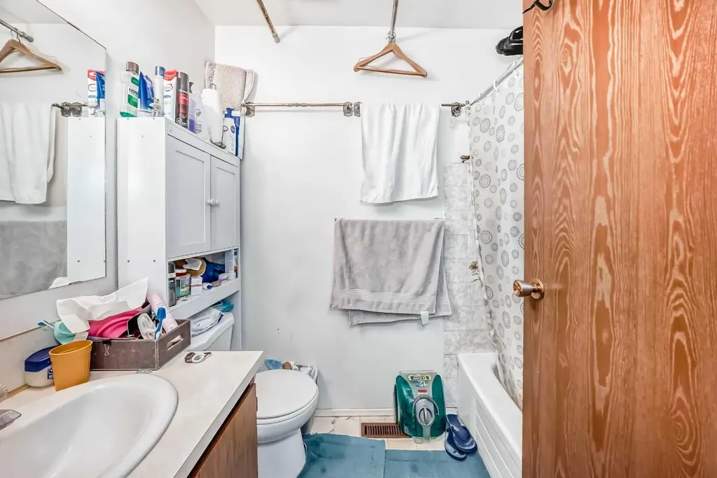 137 Bermuda Drive NW Calgary AB T3K 1H6