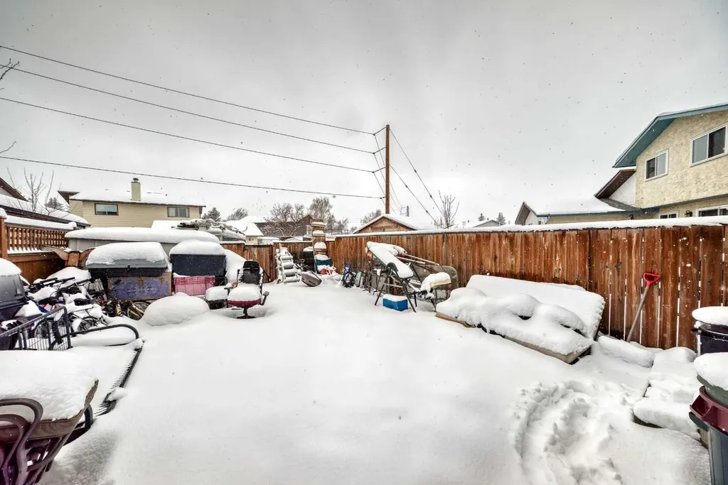 137 Bermuda Drive NW Calgary AB T3K 1H6