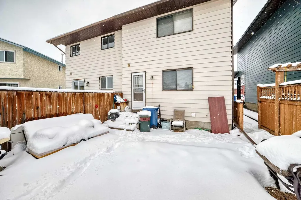 137 Bermuda Drive NW Calgary AB T3K 1H6