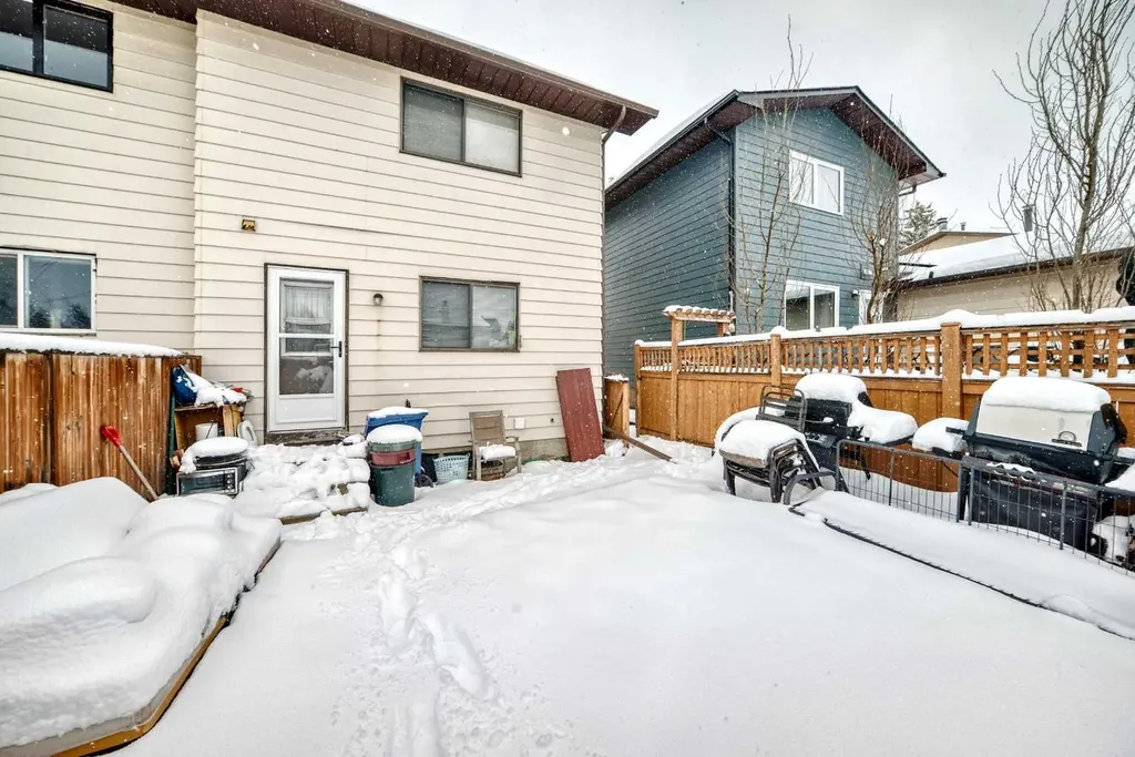 137 Bermuda Drive NW Calgary AB T3K 1H6