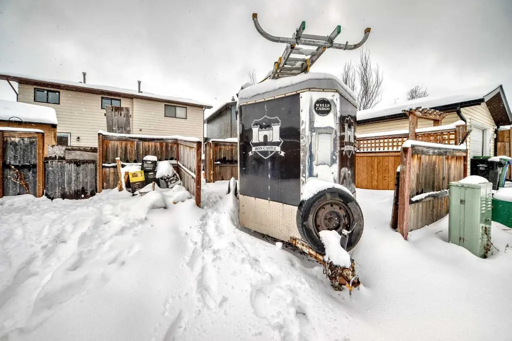 137 Bermuda Drive NW Calgary AB T3K 1H6