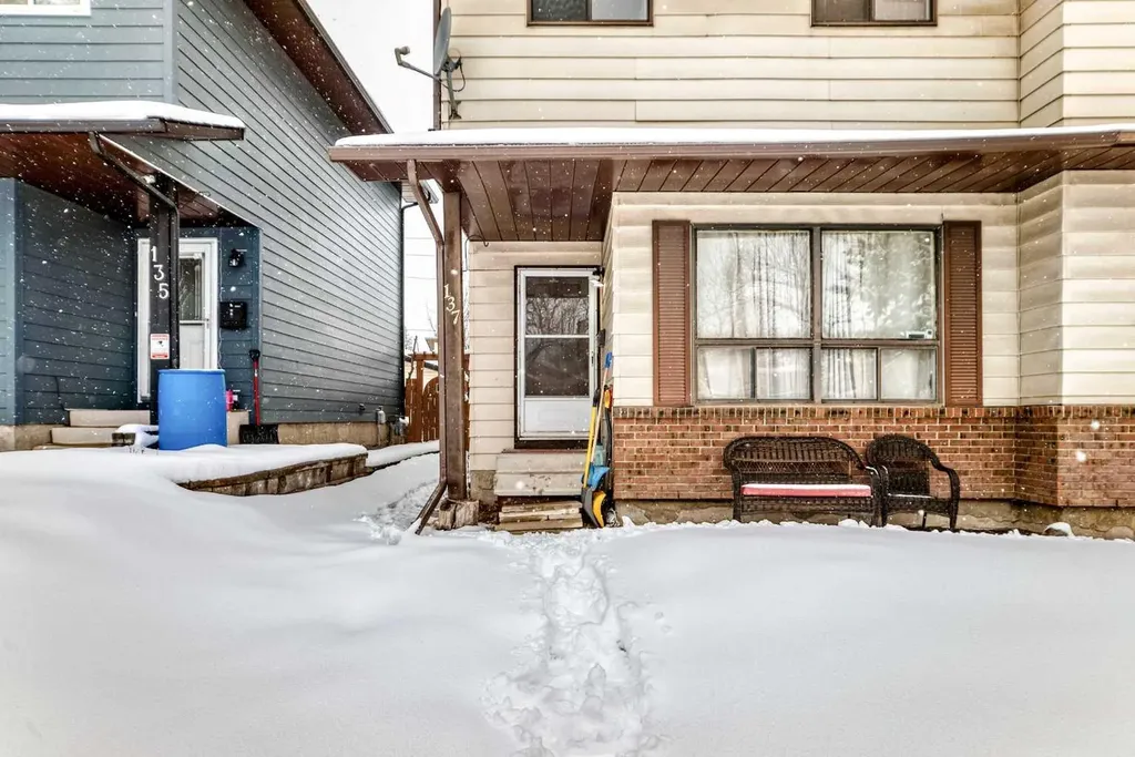 137 Bermuda Drive NW Calgary AB T3K 1H6