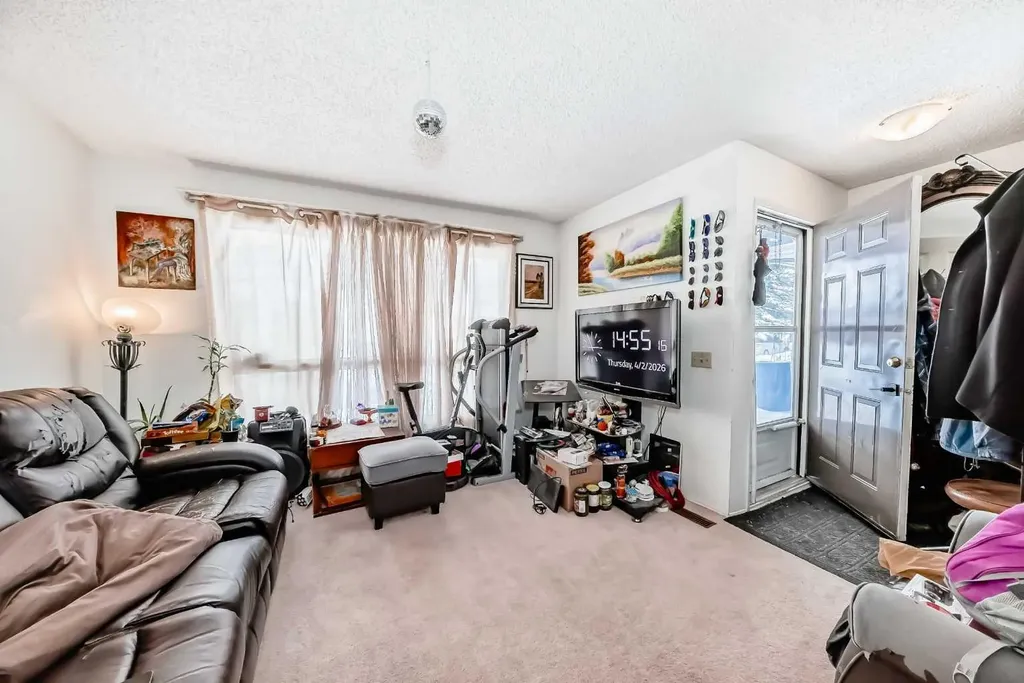 137 Bermuda Drive NW Calgary AB T3K 1H6