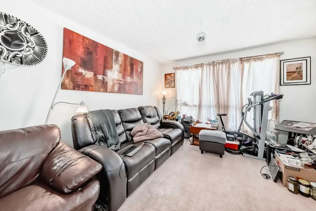 137 Bermuda Drive NW Calgary AB T3K 1H6