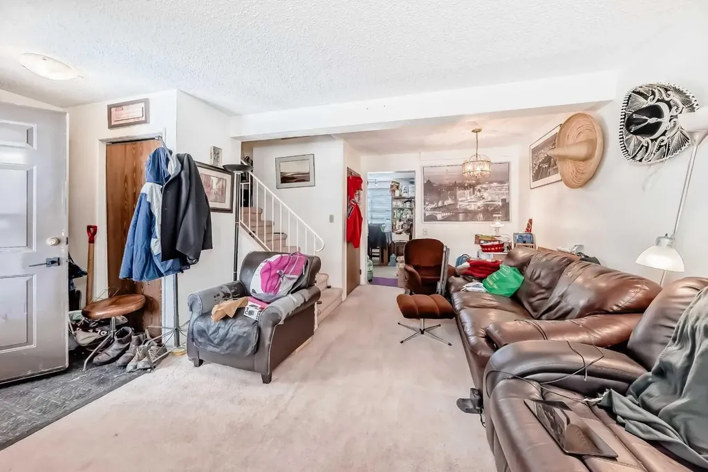 137 Bermuda Drive NW Calgary AB T3K 1H6