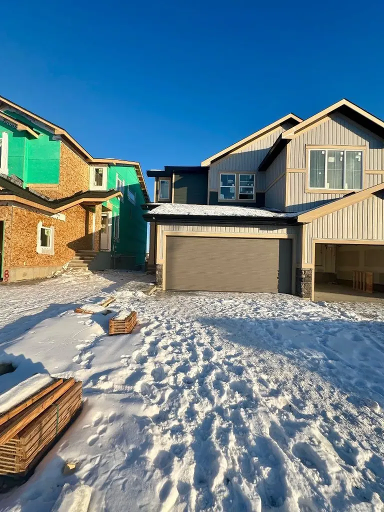 87 Waterford Mews Chestermere AB T1X 3B7