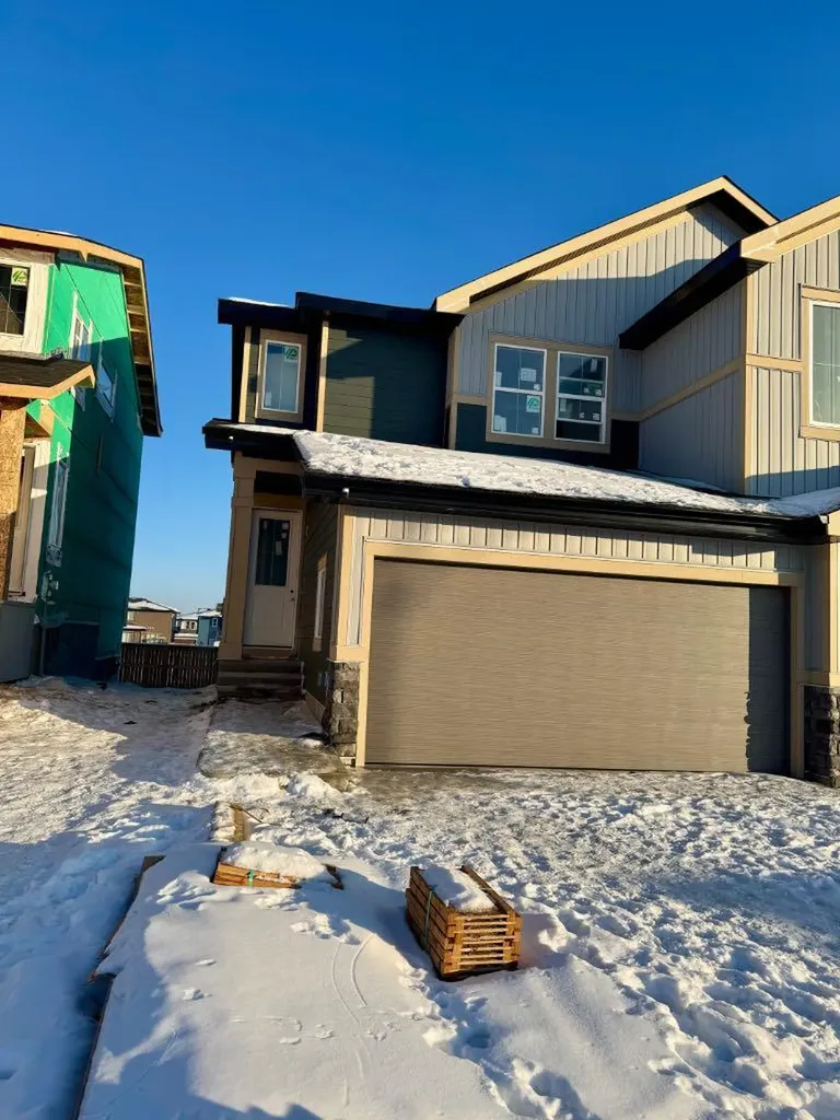 87 Waterford Mews Chestermere AB T1X 3B7