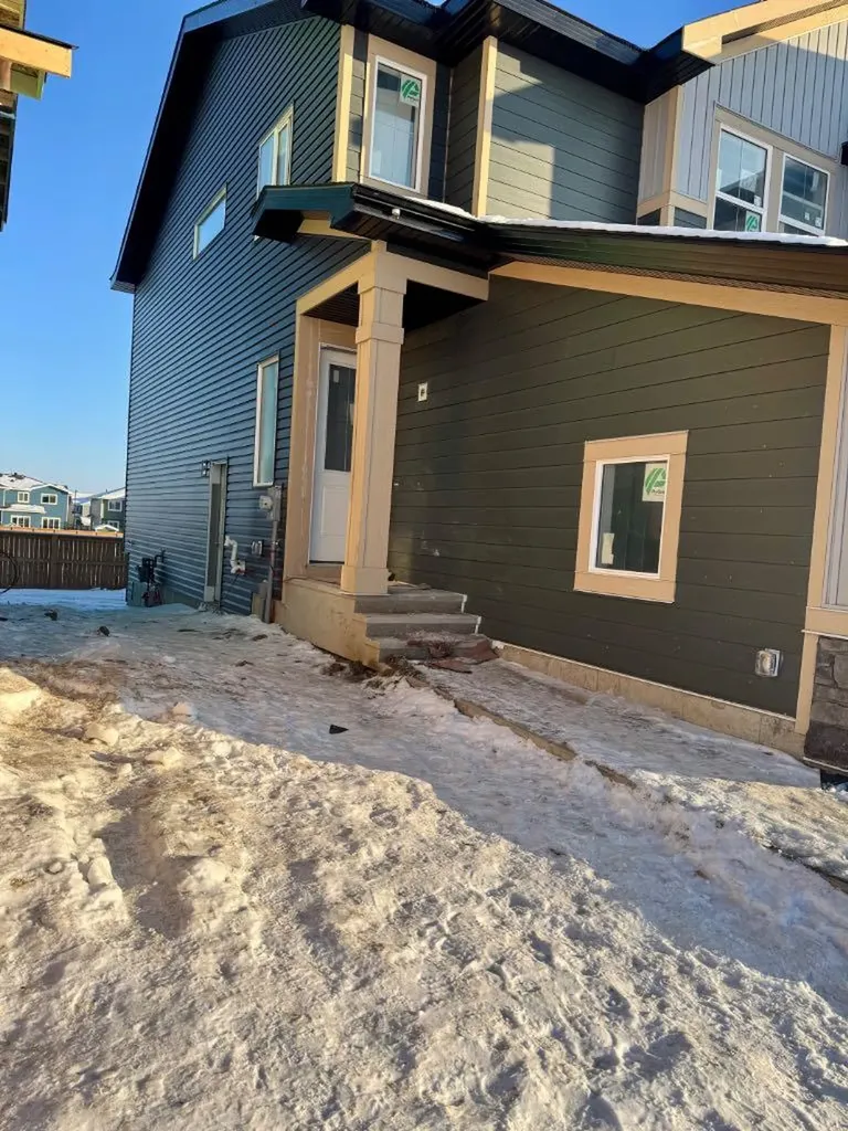 87 Waterford Mews Chestermere AB T1X 3B7