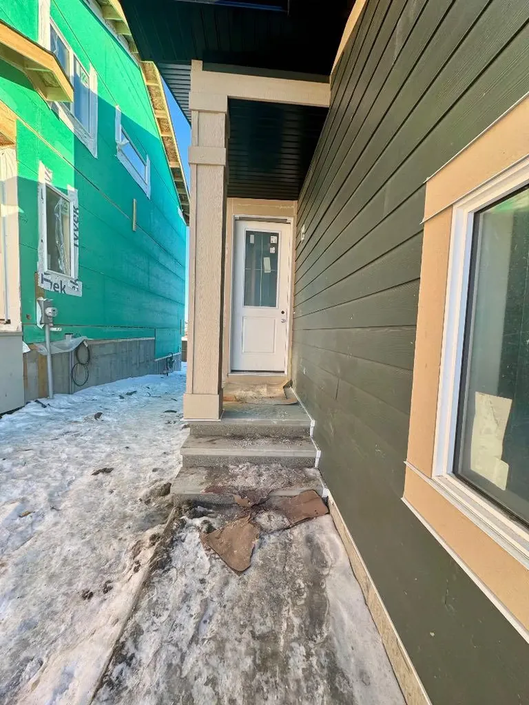 87 Waterford Mews Chestermere AB T1X 3B7