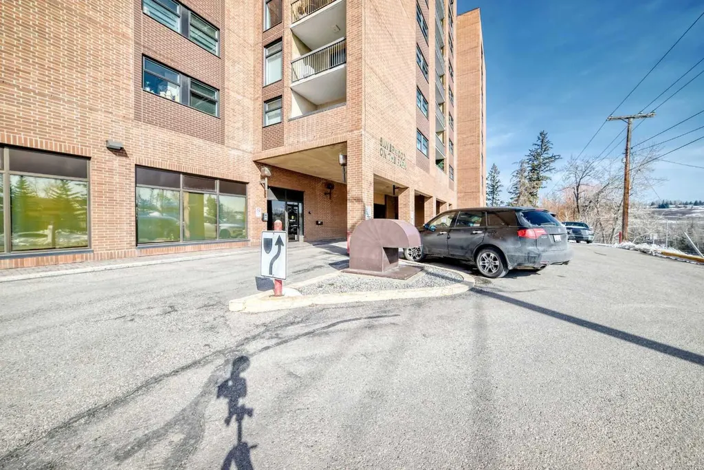 8604 48 Avenue NW Calgary AB T3B 5E6