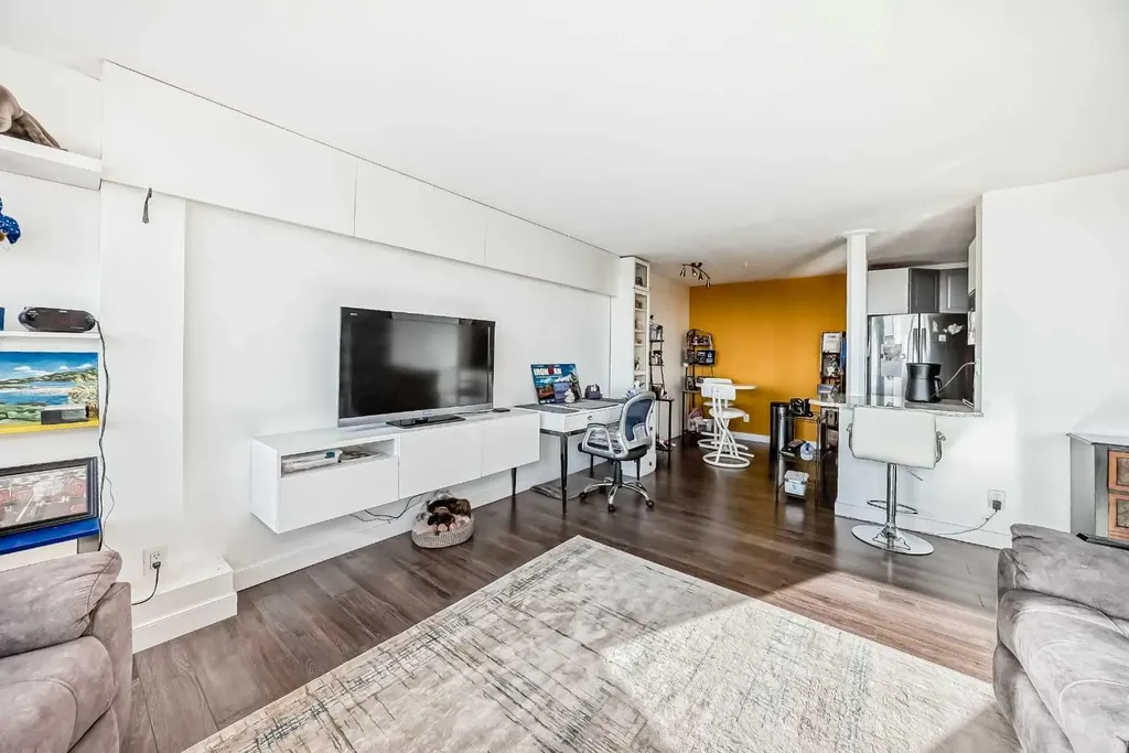 8604 48 Avenue NW Calgary AB T3B 5E6