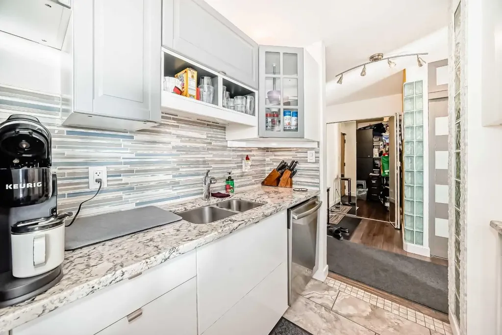 8604 48 Avenue NW Calgary AB T3B 5E6