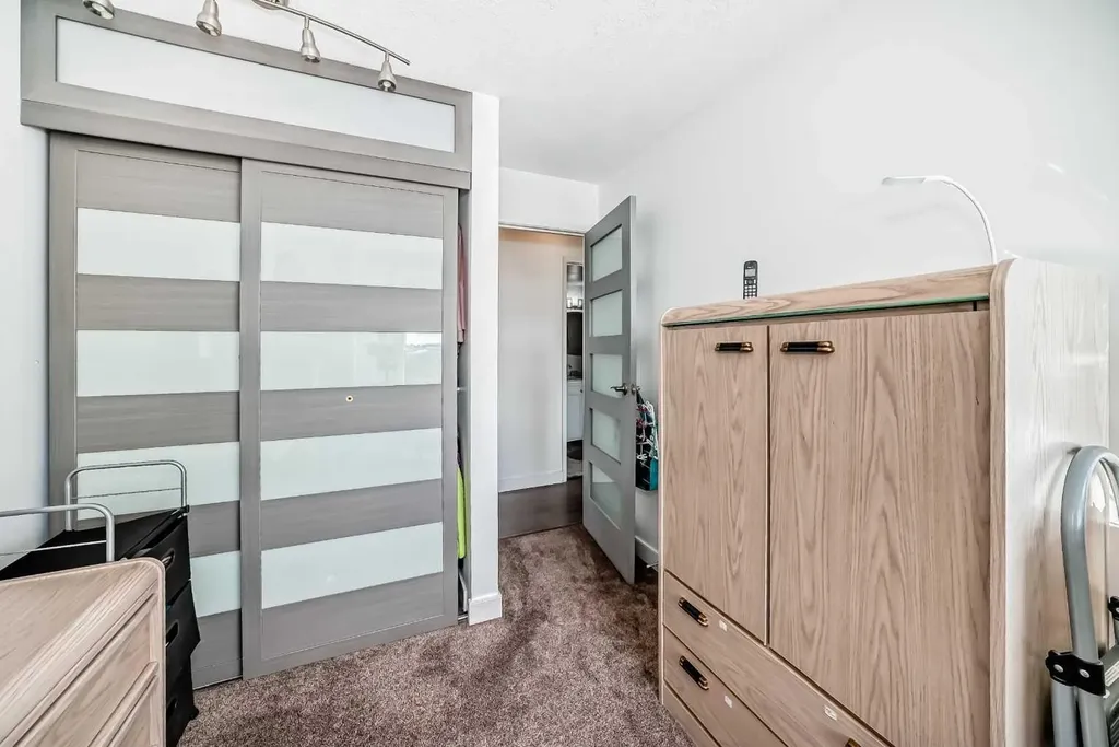 8604 48 Avenue NW Calgary AB T3B 5E6