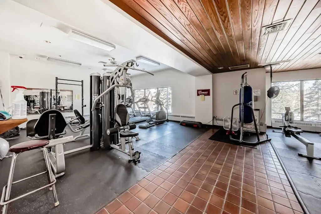 8604 48 Avenue NW Calgary AB T3B 5E6