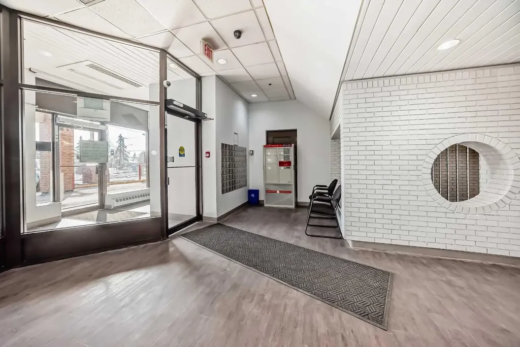 8604 48 Avenue NW Calgary AB T3B 5E6