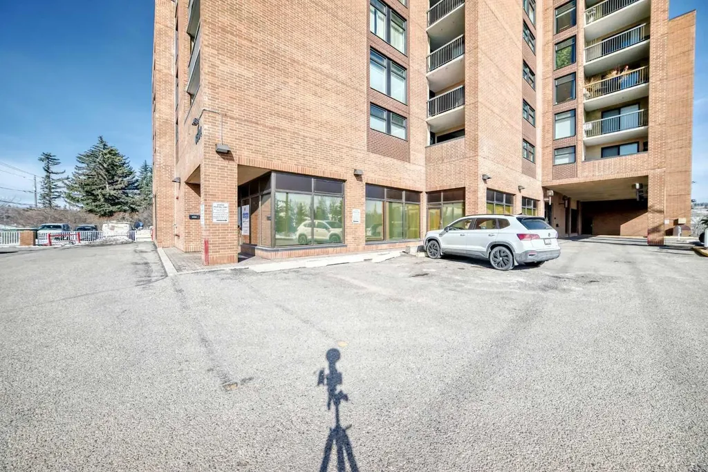 8604 48 Avenue NW Calgary AB T3B 5E6