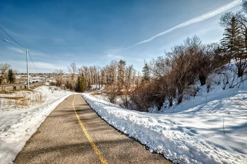 8604 48 Avenue NW Calgary AB T3B 5E6