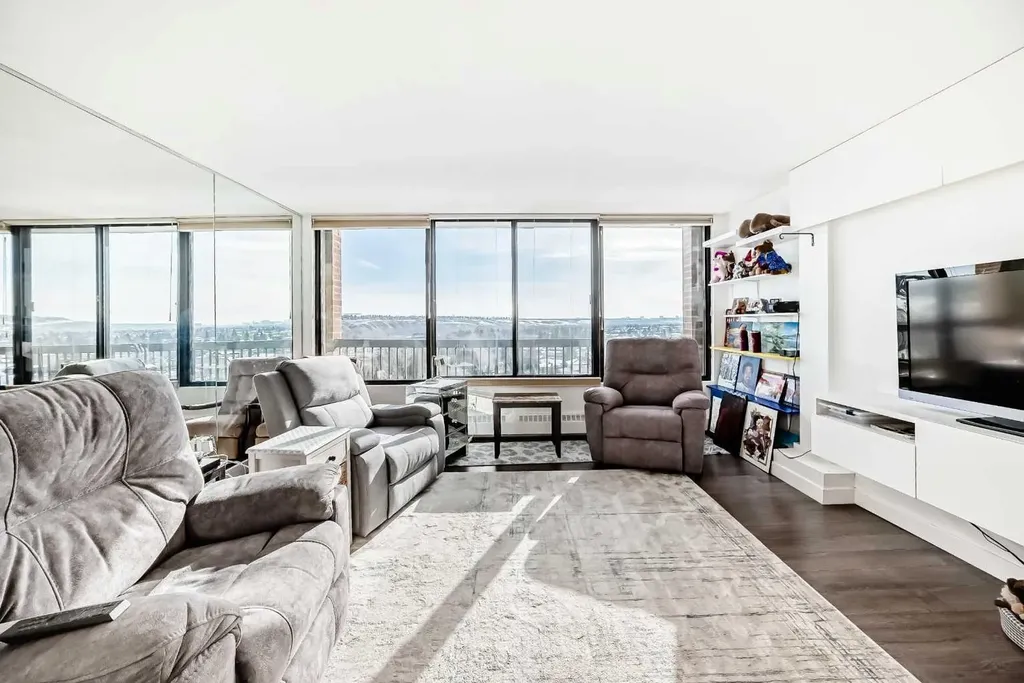 8604 48 Avenue NW Calgary AB T3B 5E6