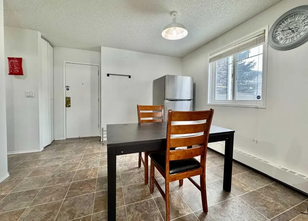 5601 Dalton Drive NW Calgary AB T3A 2E2