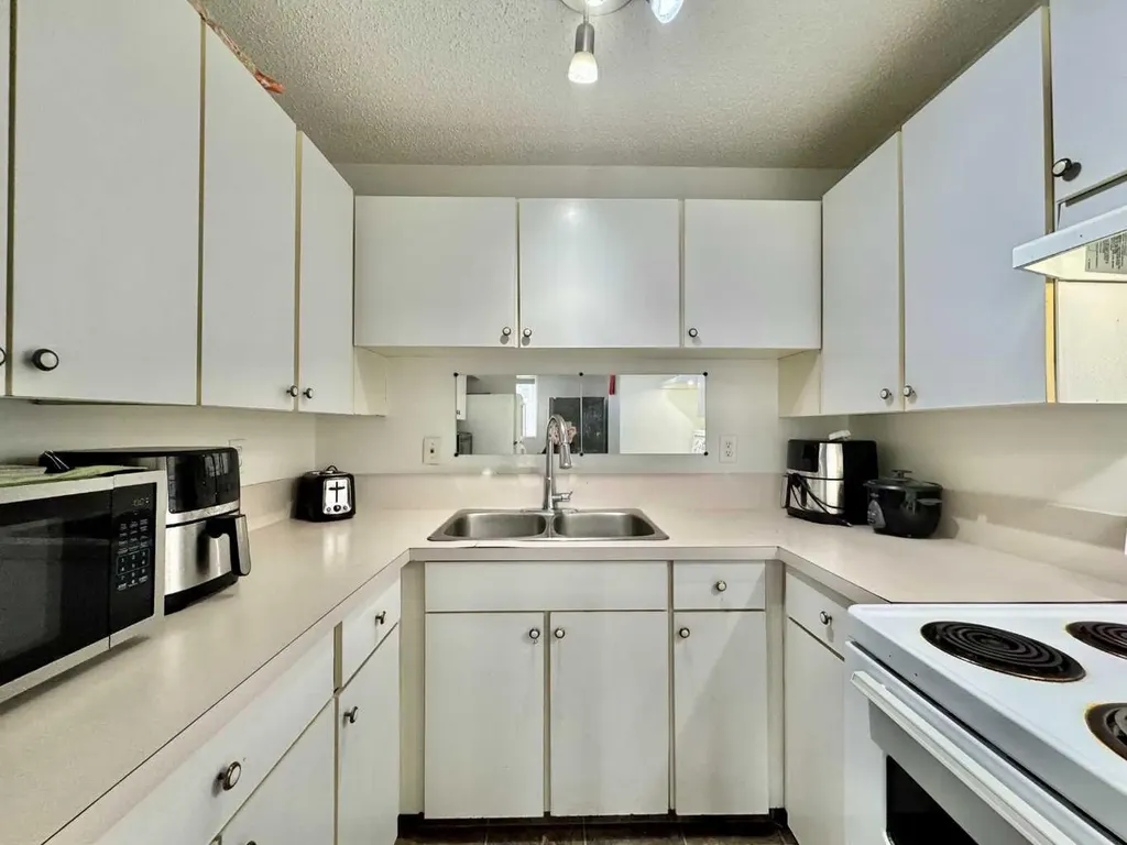 5601 Dalton Drive NW Calgary AB T3A 2E2