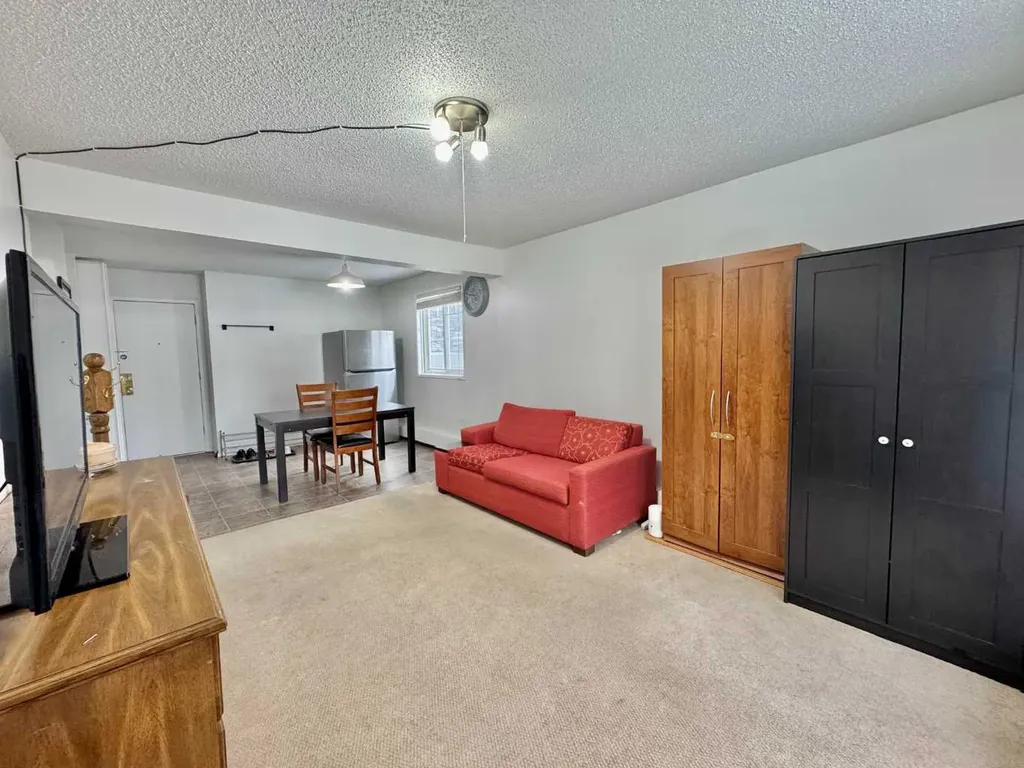 5601 Dalton Drive NW Calgary AB T3A 2E2