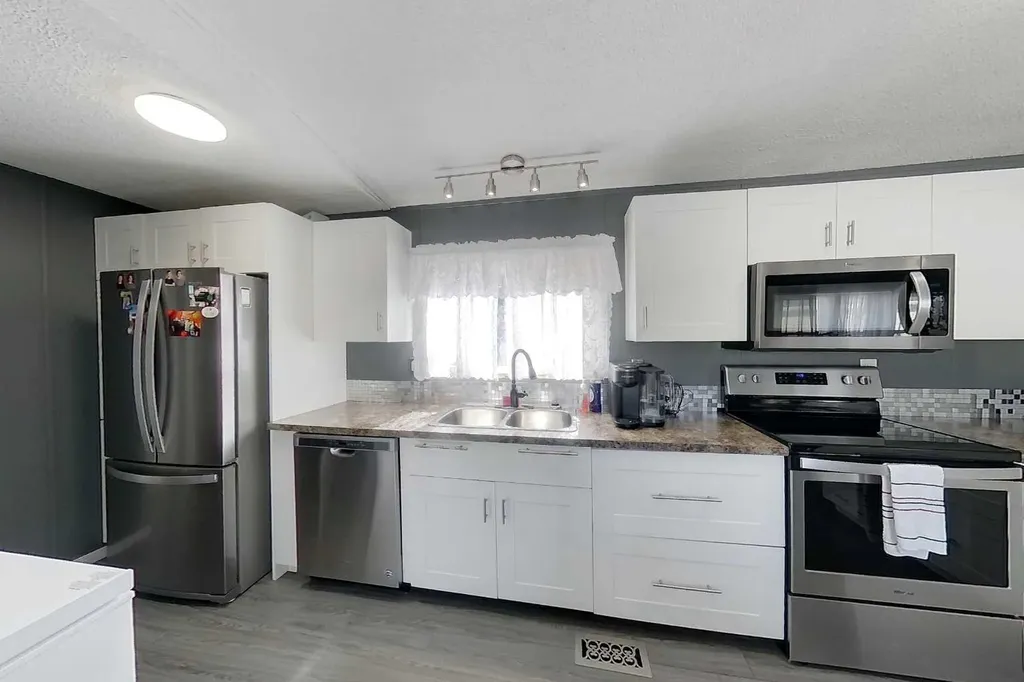 404 6 Avenue NW Slave Lake AB T0G 2A1