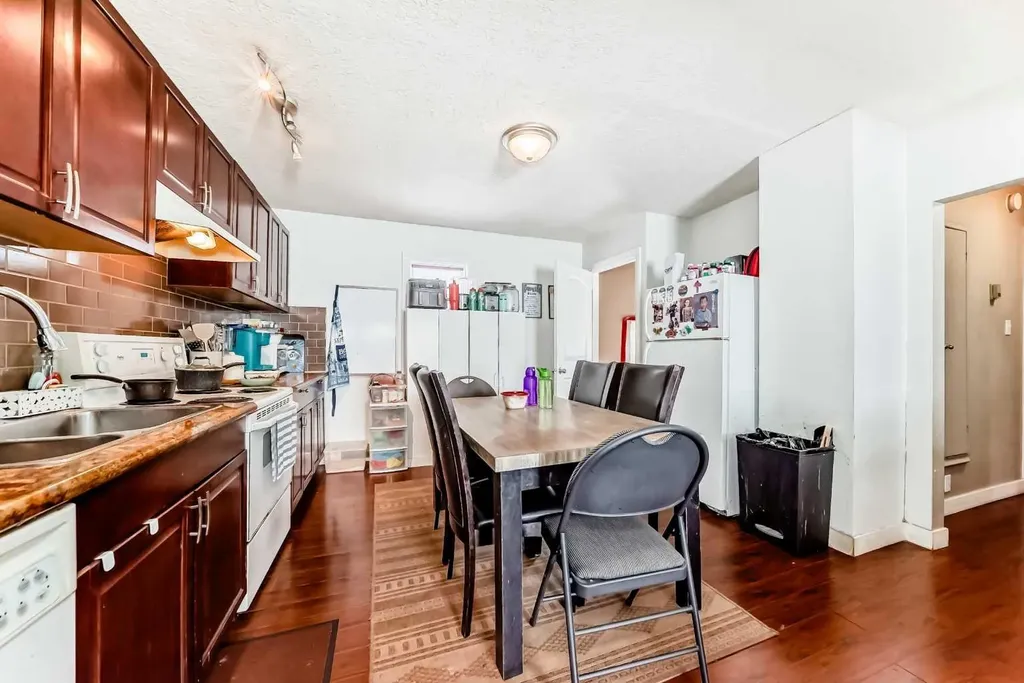 2428 3 Avenue NW Calgary AB T2N 0L7