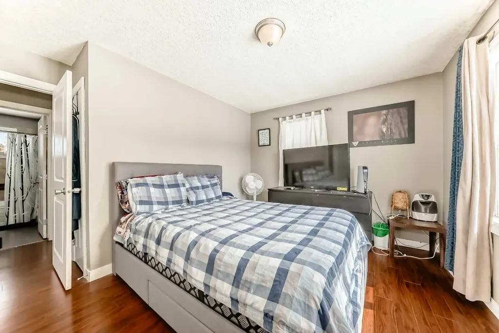 2428 3 Avenue NW Calgary AB T2N 0L7
