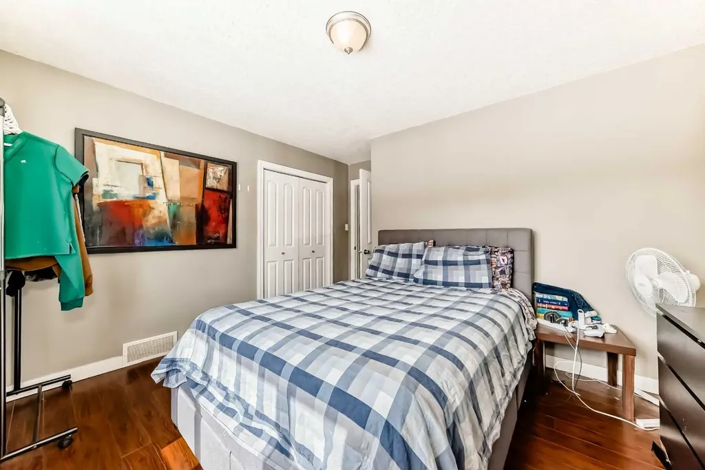 2428 3 Avenue NW Calgary AB T2N 0L7