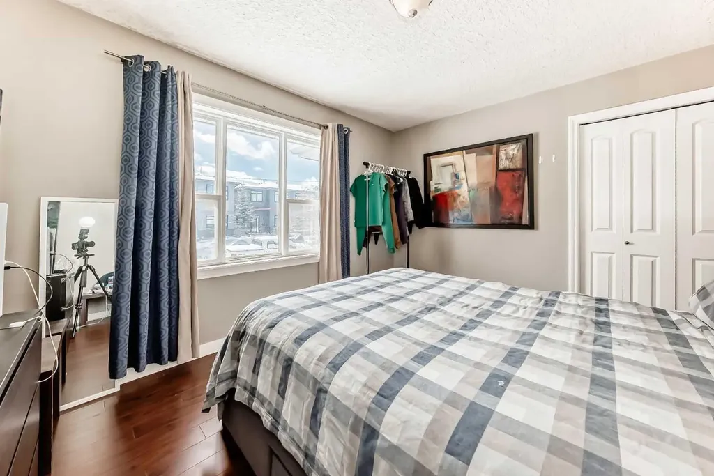 2428 3 Avenue NW Calgary AB T2N 0L7