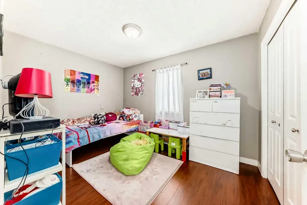 2428 3 Avenue NW Calgary AB T2N 0L7