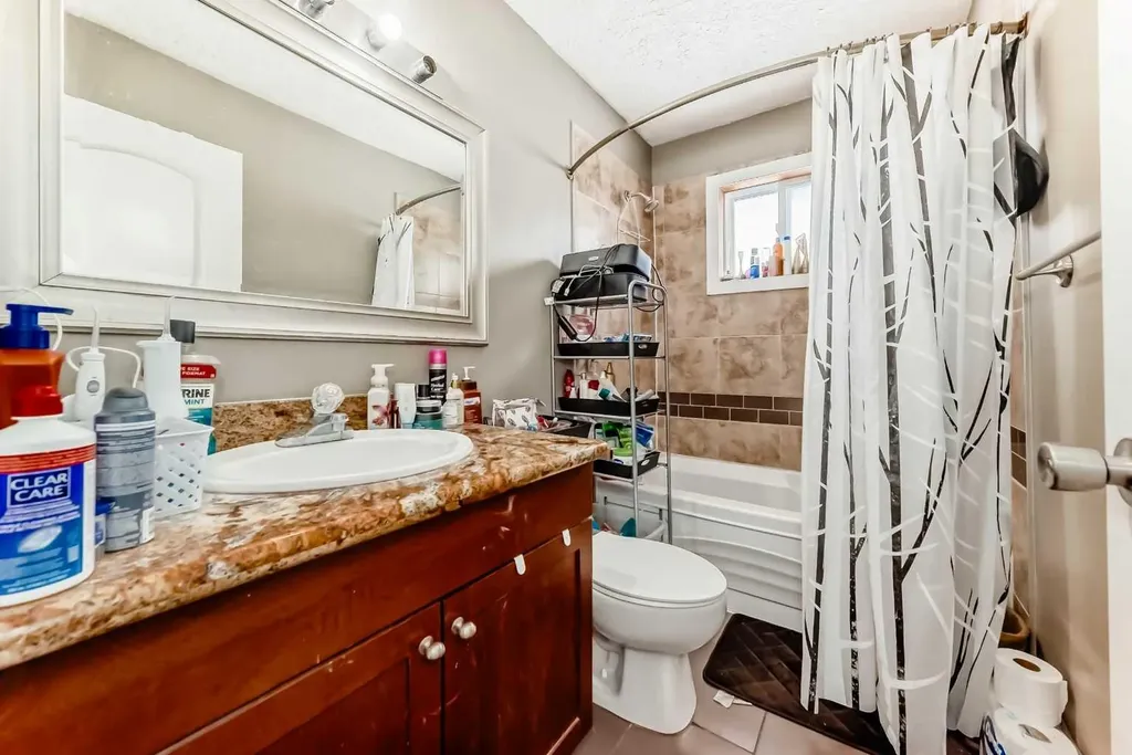 2428 3 Avenue NW Calgary AB T2N 0L7