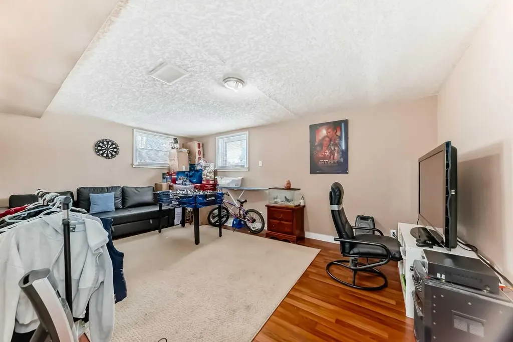 2428 3 Avenue NW Calgary AB T2N 0L7