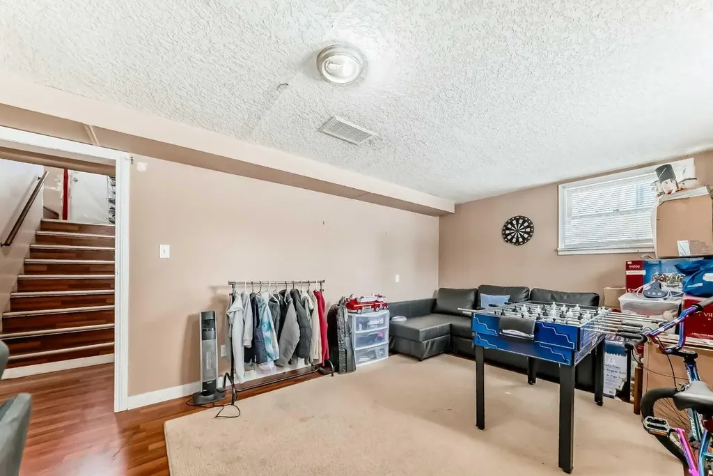 2428 3 Avenue NW Calgary AB T2N 0L7