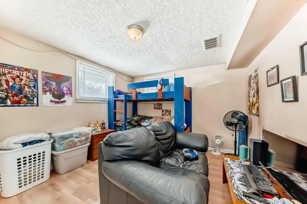 2428 3 Avenue NW Calgary AB T2N 0L7
