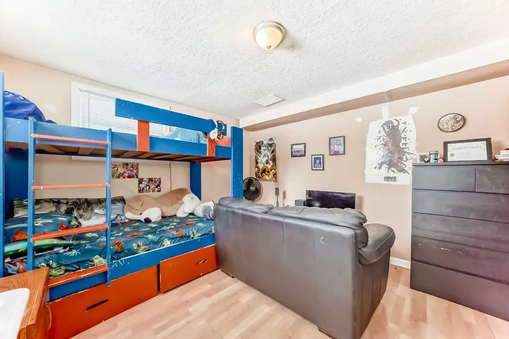 2428 3 Avenue NW Calgary AB T2N 0L7