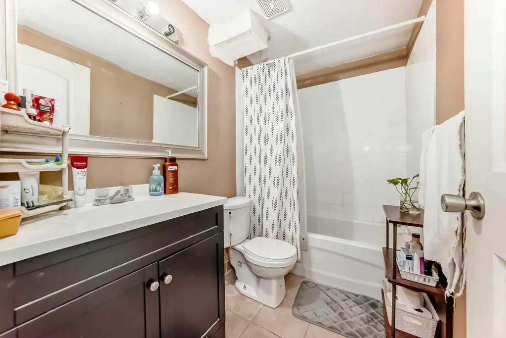 2428 3 Avenue NW Calgary AB T2N 0L7