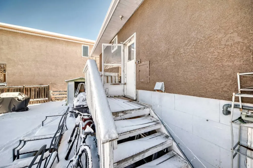 2428 3 Avenue NW Calgary AB T2N 0L7